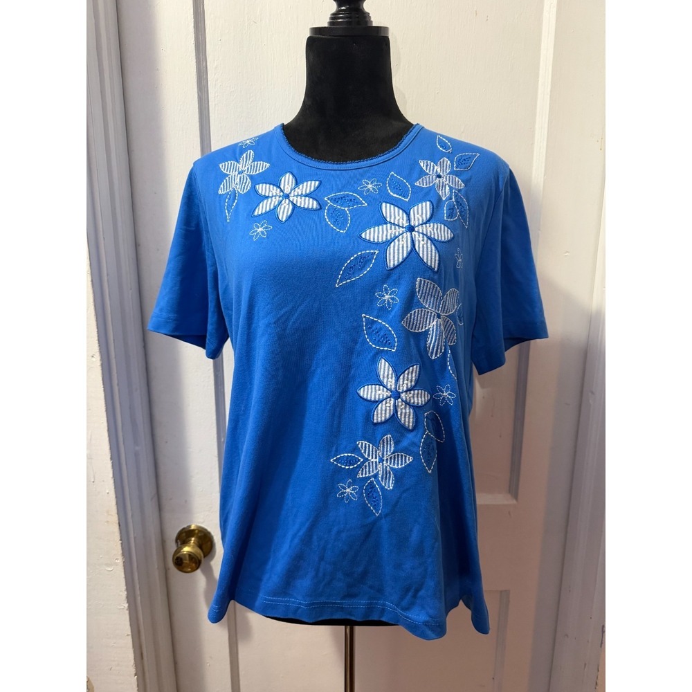 Vintage Nikki Blue Embroidered‎ Short Sleeve Top in L